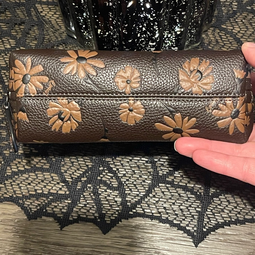 Coach Floral Embossed Brown Leather Bag. NWOT - Picture 3 of 8